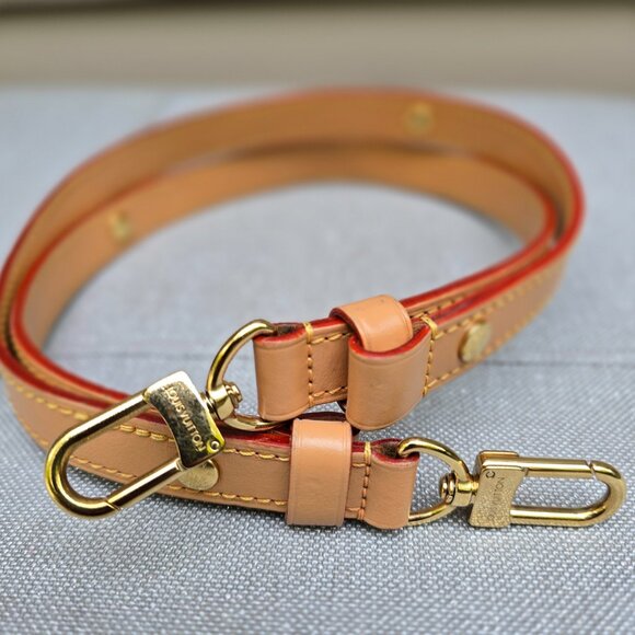 Louis Vuitton Loop Monogram - Picture 9 of 16